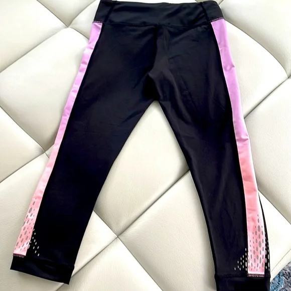 Mid-shin length Just Cleave black leggings. Size 4. - Picture 4 of 8